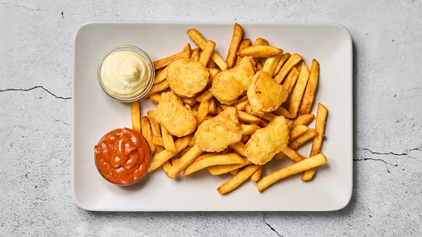d064e2ce-fb94-4904-af38-c9a2f34a1fc3 42. 8 Nuggets & Pommes - Billede 1